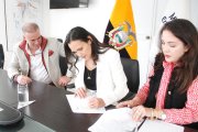 La Ministra de Ambiente participó en la ceremonia junto a otros representantes.