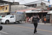 El hecho se produjo en la calle 39, entre la E y la F. Implicados utilizaron un revólver, según datos policiales.