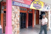Comercios en Esmeraldas lucen desolados.