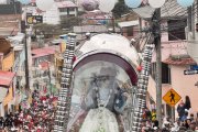 Centenares de devotos se unieron a la procesión de regreso de la Virgen de El Cisne.