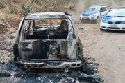 Se indaga si vehículo incinerado se relaciona con asesinato.