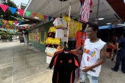 En Barranquilla ya se empieza a sentir el ambiente del juego de eliminatorias ante Ecuador. Las camisetas de la selección cafetera aparecen en los alrededores del estadio.