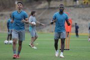 Moisés Caicedo (d) regresa al medio campo de la Tricolor para enfrentar a Colombia.