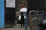 Ambulancias no han parado de ingresar a la Penitenciaría del Litoral.