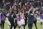Los jugadores de Liga de Quito festejaron con los hinchas la gran ventaja conseguida en la primera final ante Independiente del Valle.