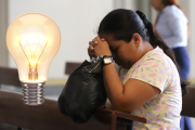 Feligreses agradecen por el fin de los apagones en Ecuador.