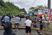 Este martes 17 de diciembre continúa el bloqueo de vías en la provincia de Napo.