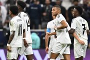 Jugadores de Real Madrid festejan el gol de Kylian Mbappé en el estadio Lusail de Foha, Catar en la final de la Copa Intercontinental