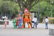 En el Parque Samanes también hay una feria de monigotes.