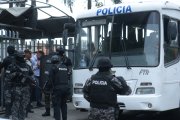 Momento en el que los uniformados fueron trasladados al Centro Penitenciario.