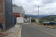 Los cuerpos de los dos acribillados la madrugada de este sábado fueron traslados al Centro Forense de Ambato.