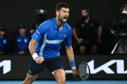 Melbourne (Australia), 21/01/2025.- Novak Djokovic of Serbia reacts during his Men's Singles quarterfinal match against Carlos Alcaraz of Spain at the Australian Open tennis tournament in Melbourne, Australia, 21 January 2025. (Tenis, España) EFE/EPA/JOEL CARRETT AUSTRALIA AND NEW ZEALAND OUT
