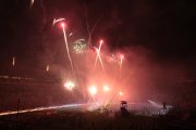 Juegos pirotécnicos dentro y fuera del estadio Monumental en la Noche Amarilla 2025