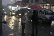 Fuerte lluvia cayó la tarde de este 17 de febrero en Guayaquil.