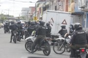 Un grupo de gendarmes se acercó al sitio para recabar indicios en un inmueble aledaño al local, pero no se decomisaron objetos del lugar.