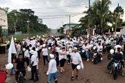 Los pobladores de Puerto El Carmen, cantón Putumayo, organizaron una marcha pacífica para exigir justicia.