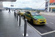 La otra opción es tomar taxis, que cobran una tarifa de entre 25 y 30 dólares.