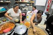 Un plato de arroz con pollo, la muestra de solidaridad en San Clemente.