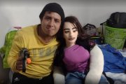 El colombiano habló sobre su relación sentimental con la muñeca de trapo.
