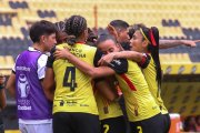 Jugadoras de Barcelona festejaron la goleada 5-0 a Vinotinto en la fecha 3 de la Superliga Femenina