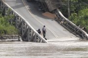 Cuatro cuerpos fueron rescatados tras el colapso del puente Gonzalo Icaza.