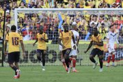 Enner Valencia (c) celebró su gol junto al resto de sus compañeros en el partido de Ecuador ante Venezuela