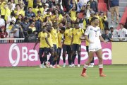 Jugadores de Ecuador celebraron en conjunto los dos goles de Enner Valencia en el triunfo 2-1 ante Venezuela