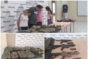 Tres adultos y una menor fueron retenidos. También se encontró armamento.