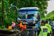 Autoridades de tránsito retiraron el bus de la vía.