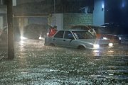 Fuerte lluvia cae en Guayaquil este 1 de abril.