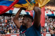 Willian Pacho flameó la bandera de Ecuador con el campeonato en Francia con PSG