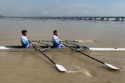 Paulo y Cristophe Salavarría: Padre e hijo en el entrenamiento para la regata Guayaquil–Posorja.