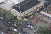 Imagen aérea de un recinto electoral en Guayaquil.