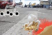 La menor y 

su amiga caminaban por esta calle de Guayaquil cuando fueron atacadas. Las salchipapas que habían comprado quedaron en el piso.