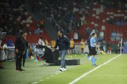 El entrenador Pablo Sánchez estuvo activo durante el juego ante Flamengo.