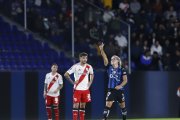 Spinelli brilló con doblete, pero River rescató un punto en la altura.