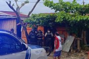 El cuerpo de la fallecida quedó en la silla donde estaba sentada desde que llegó a la casa de su novio.