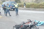 1. El motociclista se habría pasado una señal de tránsito e impactó violentamente contra la parte trasera del camión.