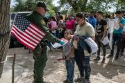 Estados Unidos lanza un nuevo plan para facilitar la salida voluntaria de inmigrantes indocumentados.