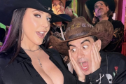 Angela White junto a Jordi El Niño Polla en los premios Pornhub 2025.