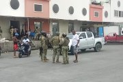 Agentes de la Policía Nacional y miembros de las Fuerzas Armadas acudieron al sitio para realizar el procedimiento correspondiente.