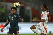Ecuador's defender #17 Angelo Preciado and Peru's midfielder #18 Andre Carrillo fight for the ball during the 2026 FIFA World Cup South American qualifiers football match between Peru and Ecuador at the National stadium in Lima, on June 10, 2025. (Photo by ERNESTO BENAVIDES / AFP) ag-periodistas