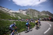 La carrera ciclista Criterium du Dauphine entre Grand-Aigueblanche y Valmeinier.