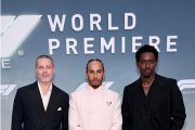 Brd Pitt (i), actor protagonista y Lewis Hamilton, piloto de la F1, en el avant premier de la película.
