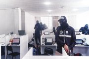 La policía allanó el edificio la mañana del 25 de junio del 2025.
