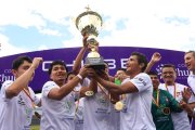 Líderes. Jugadores de Liga de Quito con el trofeo de campeón.