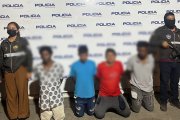 Los detenidos fueron llevados a la comandancia de policía de Machala.