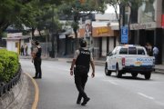 La Policía acordonó la zona ante la amenanza de bomba registrada.
