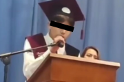 El estudiante denunció varias irregularidades durante su discurso.