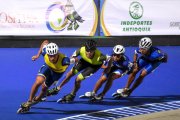 Los competidores del Panamericanos de Velocidad con un ecuatoriano a la cabeza del peloton.
